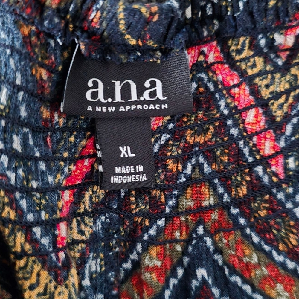 A.N.A Women's Chevron Black & Red Patterned Blouse Tunic Top Bell Tiered Sleeve - Picture 4 of 4